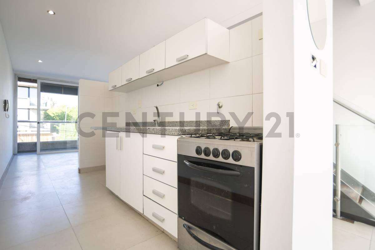 DEPARTAMENTO EN ALQUILER EN CITY BELL TIPO DUPLEX DE DOS DORMITORIOS — foto 1