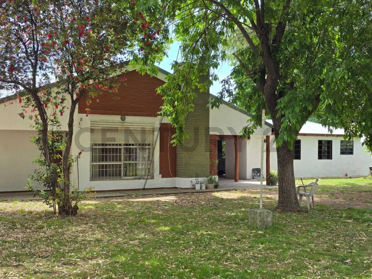 Casa con quincho - 515 e/ 141 y 142 - USD 98.000 — foto 1