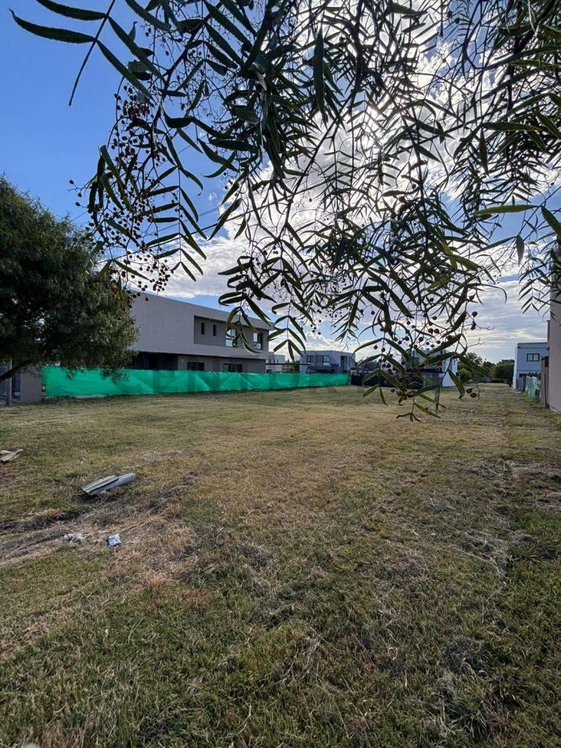 489 ENTRE 133 Y 134 Venta de Lote BARRIO ALTOS DE LACROZE GORINA — foto 1