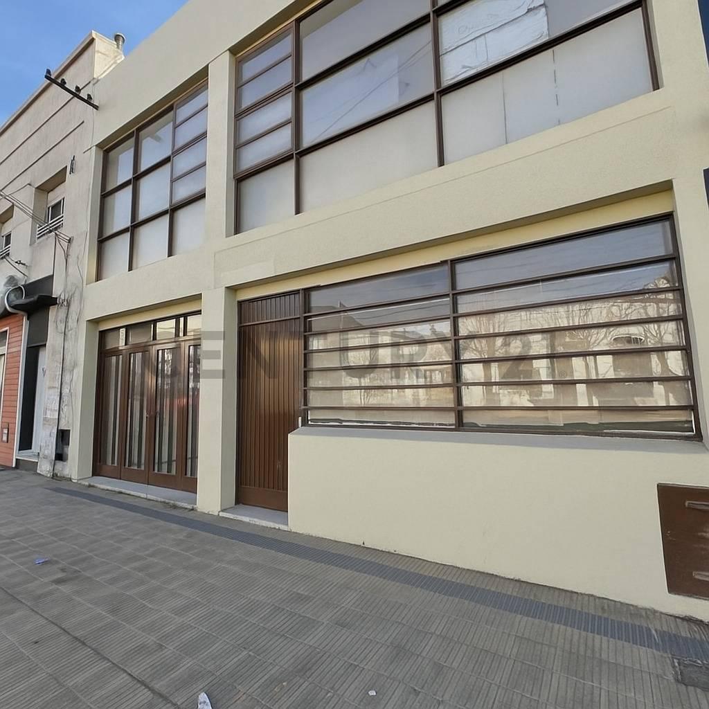 Casa en venta en Berisso centro con local — foto 1