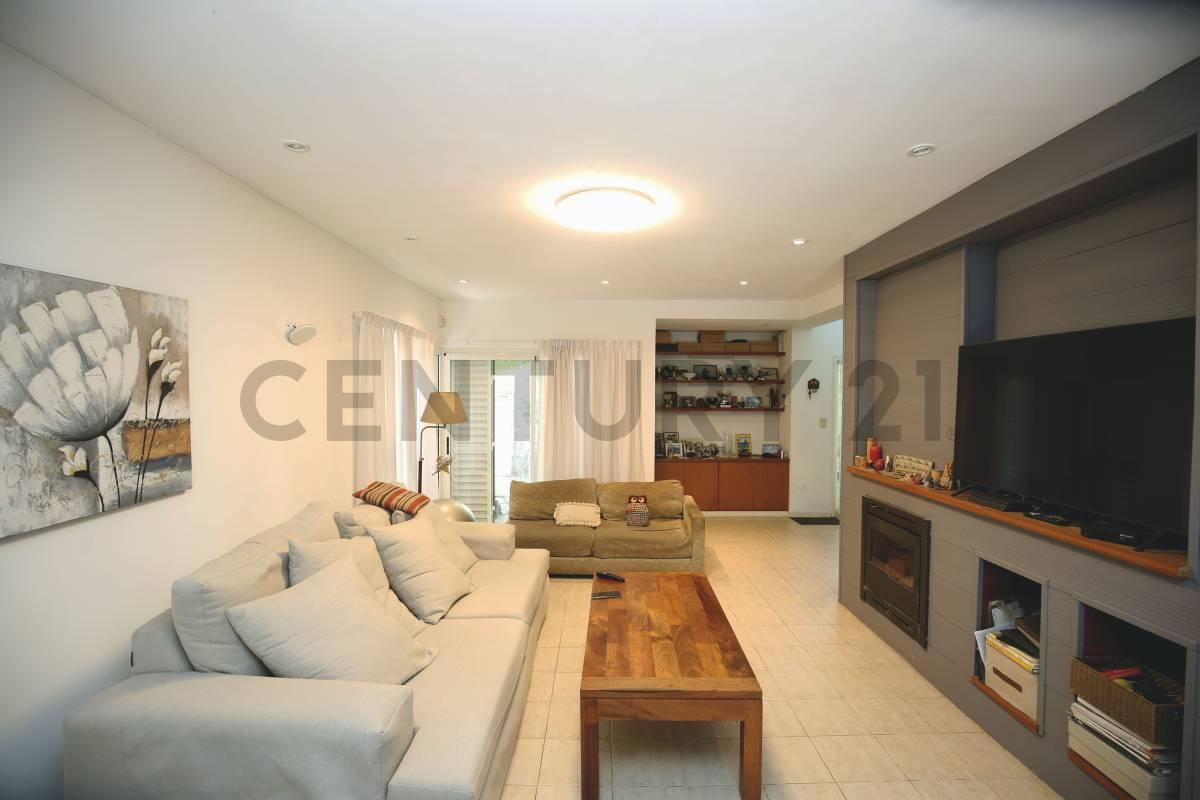 Casa en venta en City Bell de tres dormitorios — foto 1