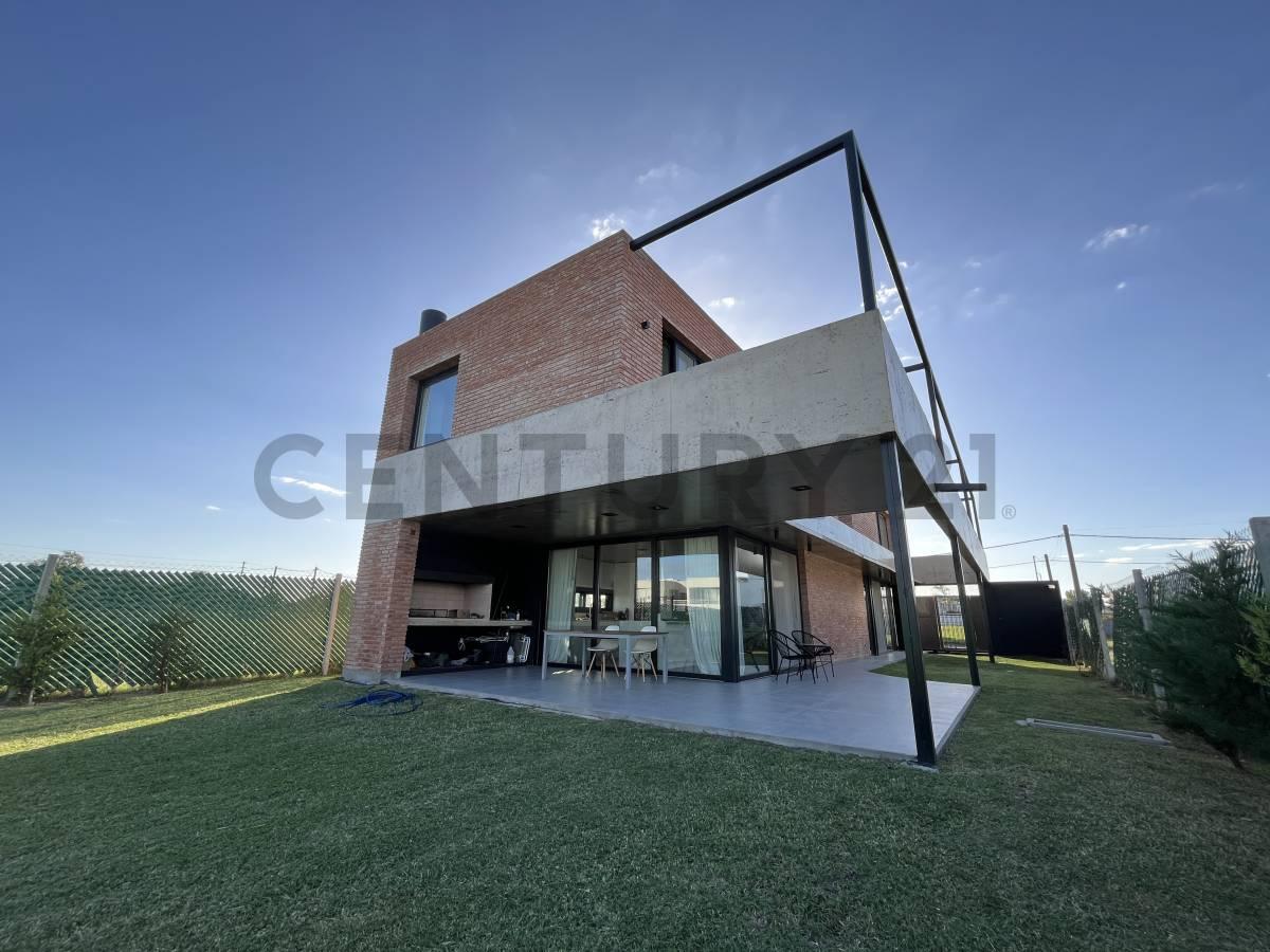 505 139 y 140 CASA 3 DORMITORIOS CATEGORIA EN VENTA BARRIO DON CARLOS GORINA — foto 1