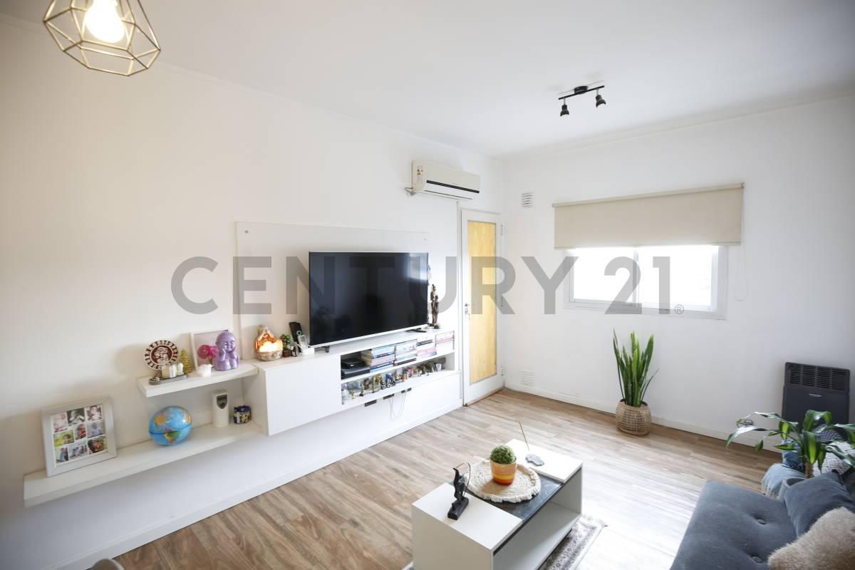 Departamento en venta en La Plata de un dormitorio con cochera — foto 1