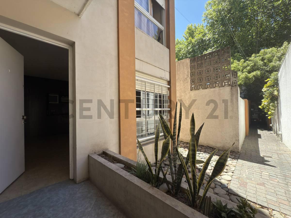 VENTA MONOAMBIENTE MORON CENTRO - Patio uso comun - Ideal inversión o primera vivienda — foto 1