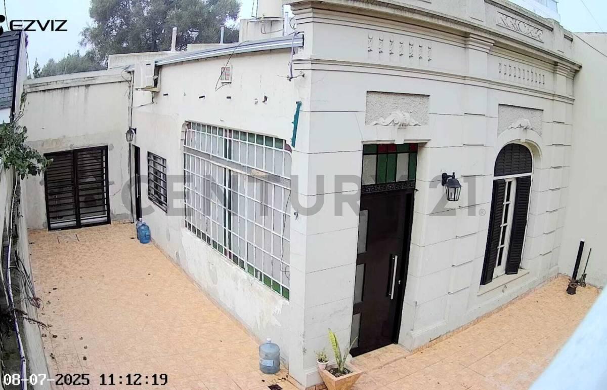 Casa reciclada con garage para varios autos y 2 dormitorio mas escritorio o tercer dormitorio – Call — foto 1