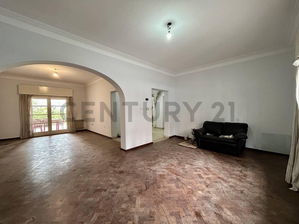 Venta - Lote con casa para desarrollo (PB+10) o institución | Mendoza 2900, Barrio Lourdes — foto 1