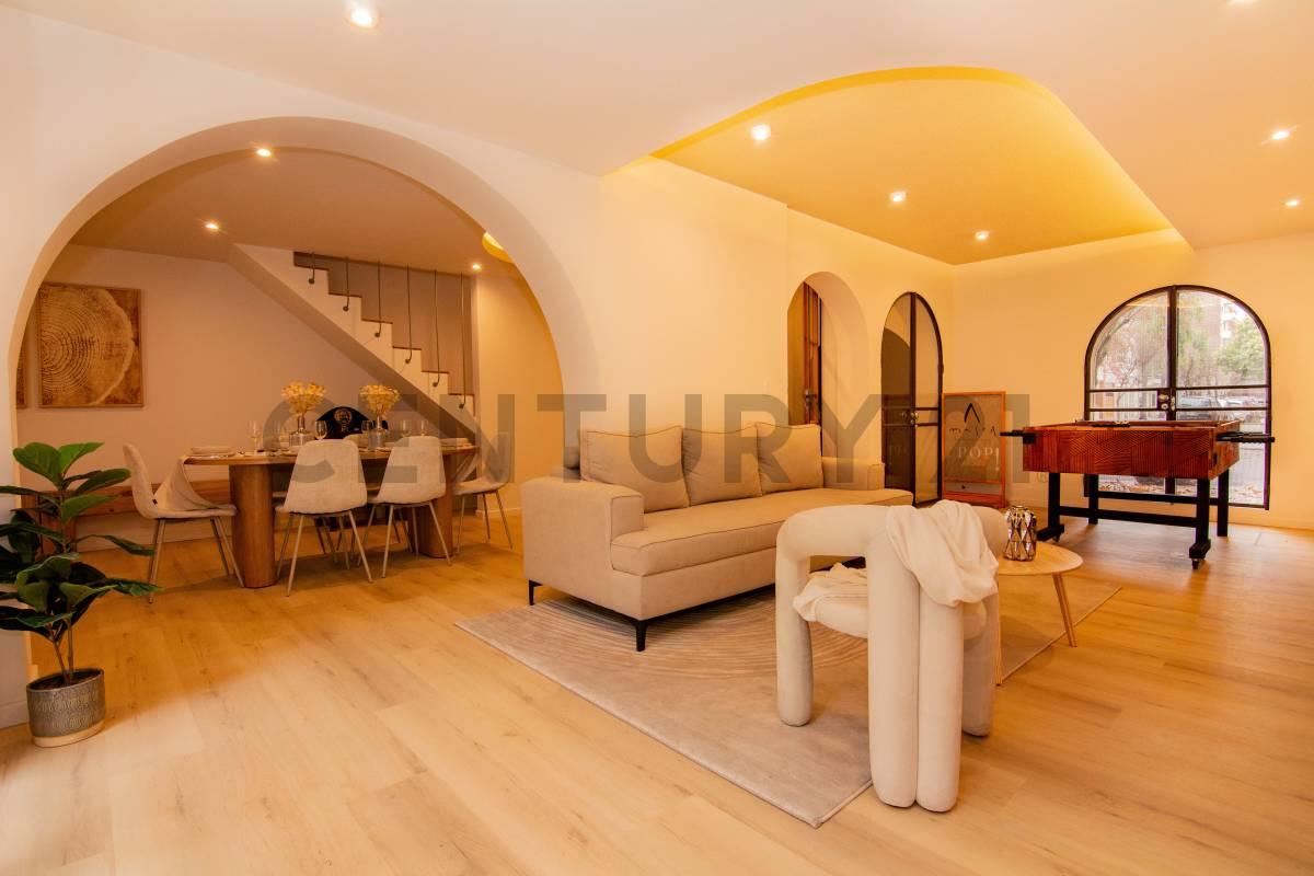 Venta Casa de 3 Dormitorios + comodín con pileta y cochera en Lourdes, Rosario — foto 1