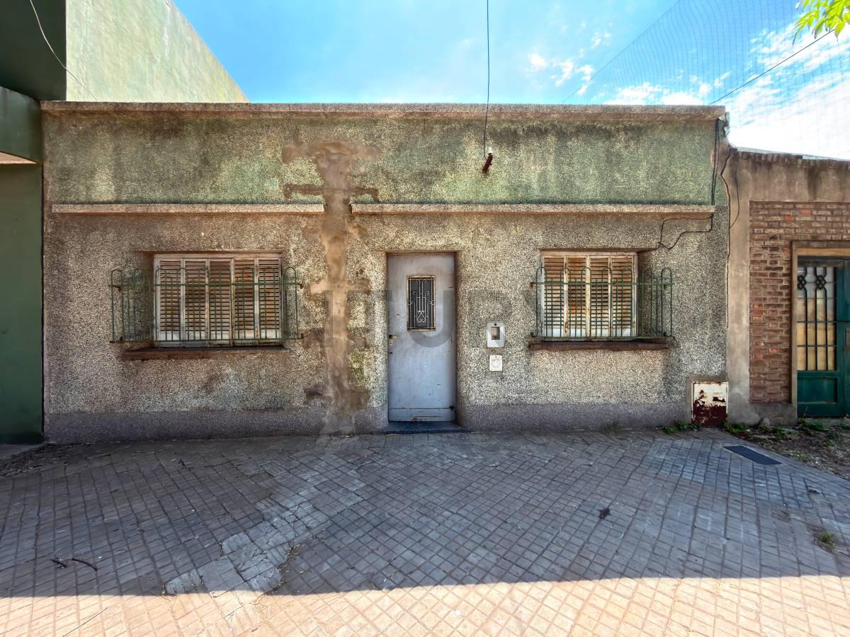 Venta Casa de 2 Dormitorios A reciclar en Ludueña, Rosario — foto 1