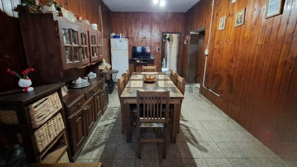 Casa tipo dúplex de 3 Dormitorios + comodín con cochera en Tiro Suizo, Rosario — foto 1