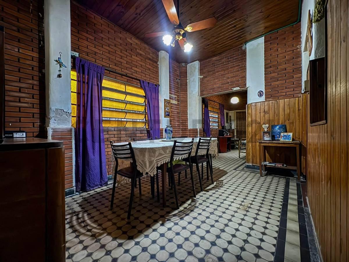 Venta Casa de 2 Dormitorios con patio y cochera en Jorge Cura, Rosario | A Reciclar — foto 1