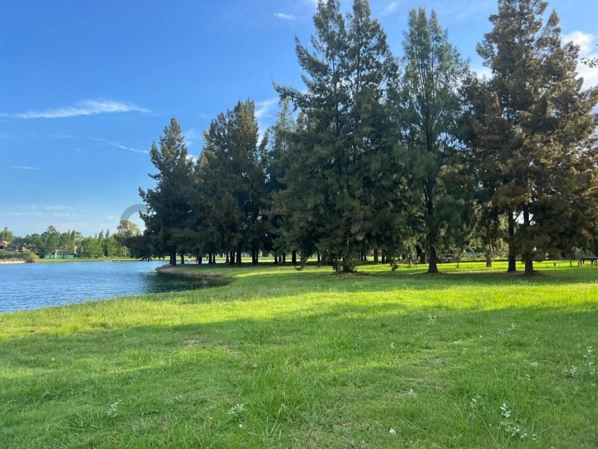 COUNTRY MIRALAGOS LOTE EN VENTA — foto 1