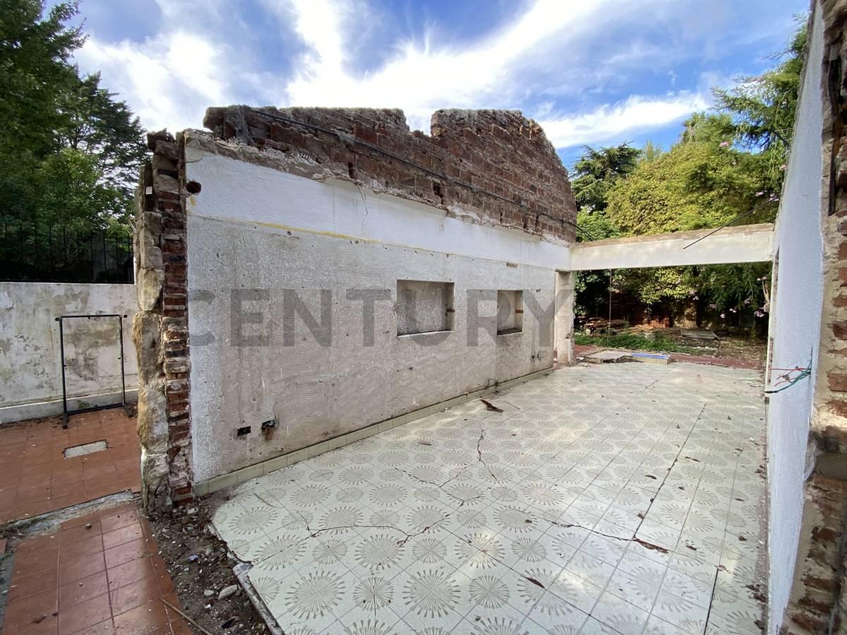 Oportunidad: Lote con estructura a reciclar en venta – City Bell — foto 1