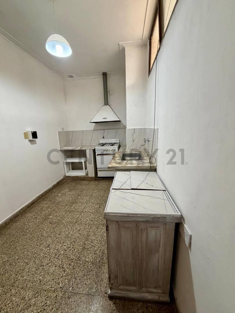 CASA EN ALQUILER en el casco de La Plata — foto 1
