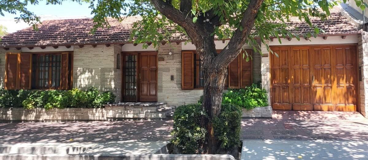 CASA EN VENTA EN QUINTA SECCION CIUDAD DE MENDOZA — foto 1