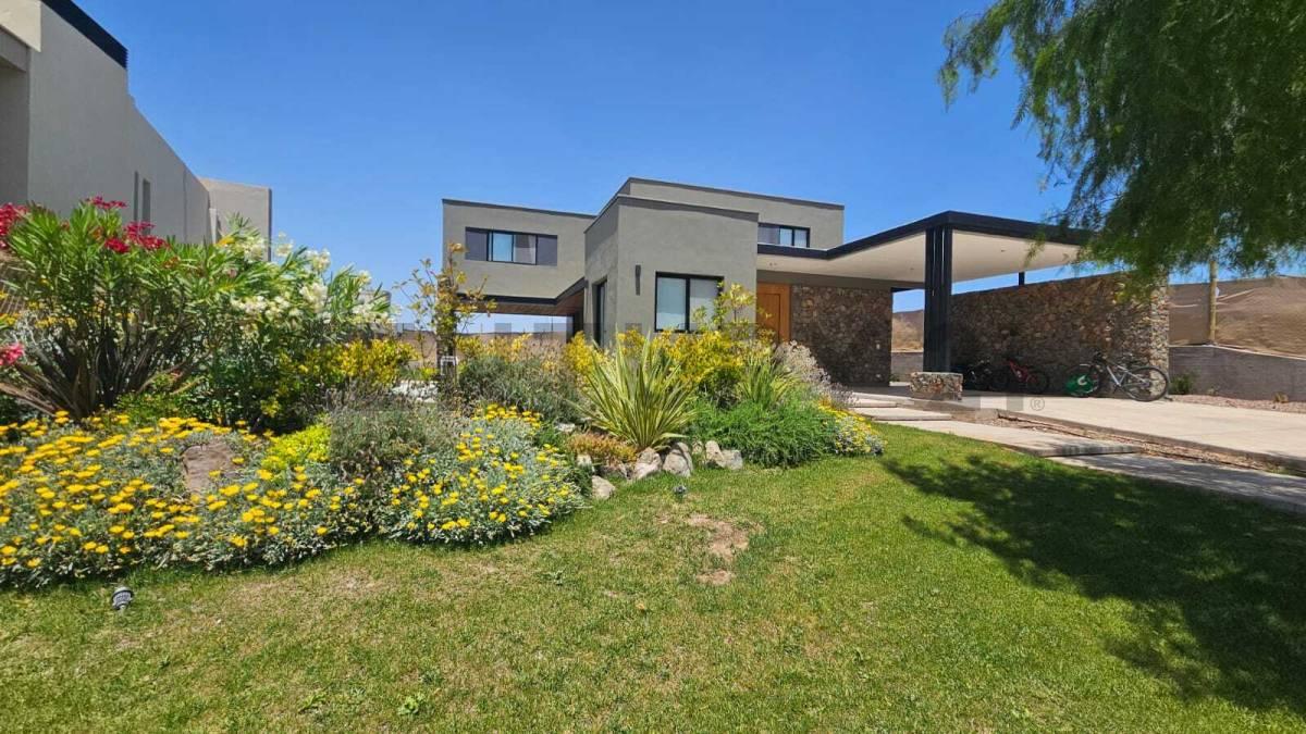 MODERNA CASA EN VENTA BARRIO PRIVADO MENDOZA NORTE — foto 1