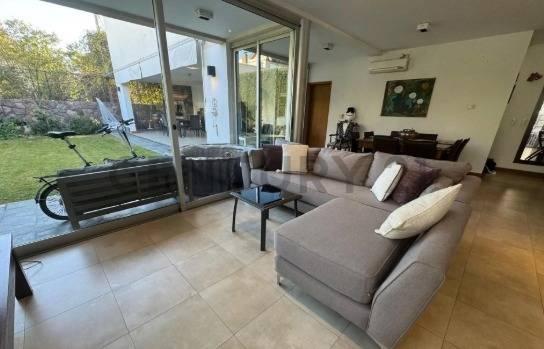 Casa moderna Barrio Dalvian — foto 1