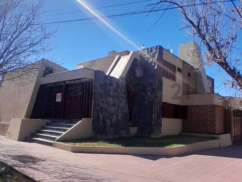 CASA EN VENTA FRENTE A MUNICIPALIDAD DE TUNUYÁN — foto 1