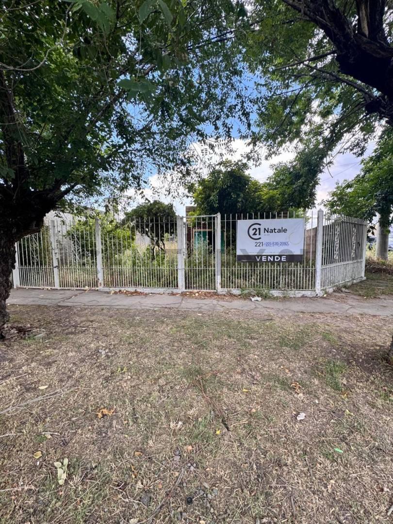 66 y 163 - CASA A REFACCIONAR. LOS HORNOS — foto 1