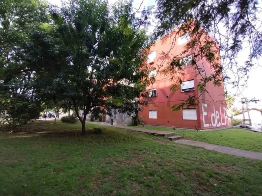 80 e/ 10 y 11 - DEPARTAMENTO EN VENTA DE 3 DORMITORIOS — foto 1