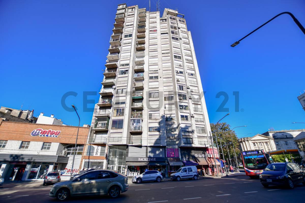Av. 7 y Plaza Italia - Departamento de 3 dormitorios en venta - La Plata — foto 1
