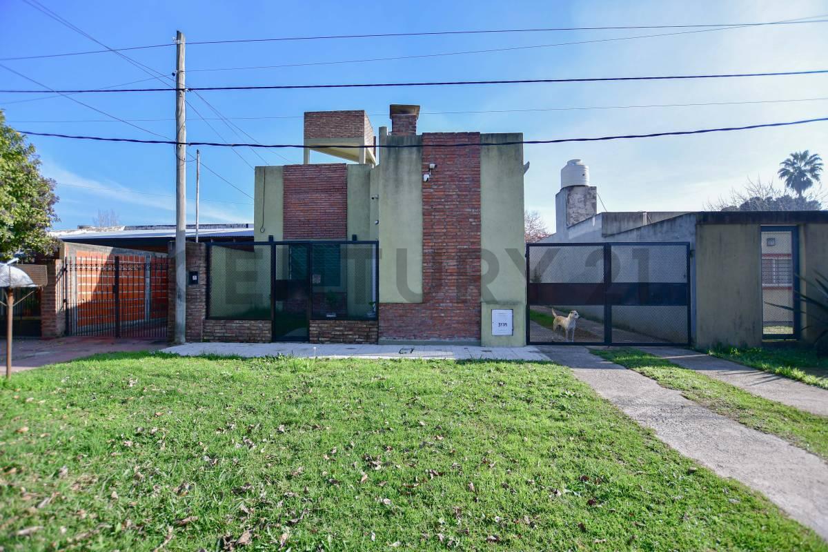 46 y 158 - Casa en venta de 2 dormitorios y Galpón de 130m2 - Lisandro Olmos — foto 1
