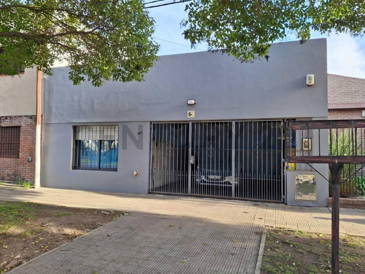 25 E/42 Y 43 - VENTA CASA 3 DORMITORIOS — foto 1