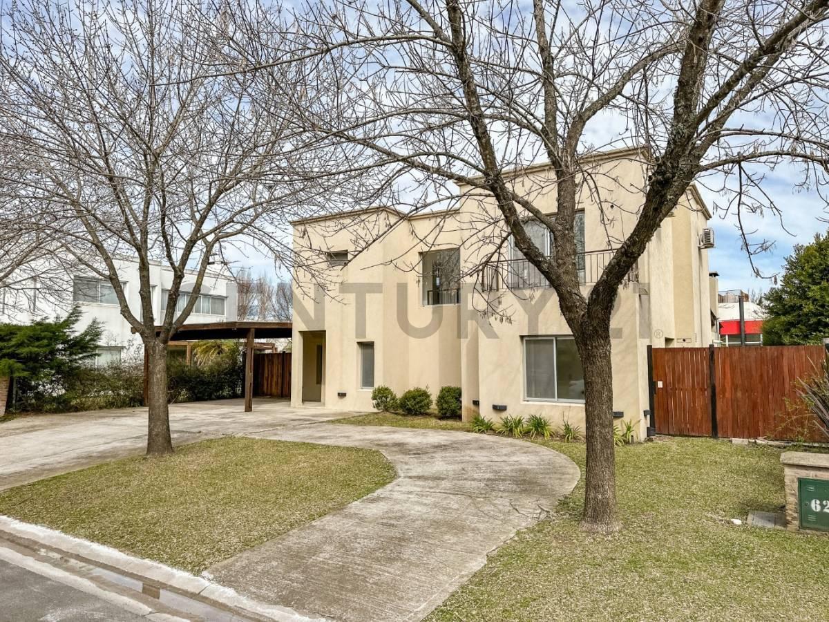 Casa de 3 dormitorios en venta en Barrio Santa Catalina — foto 1