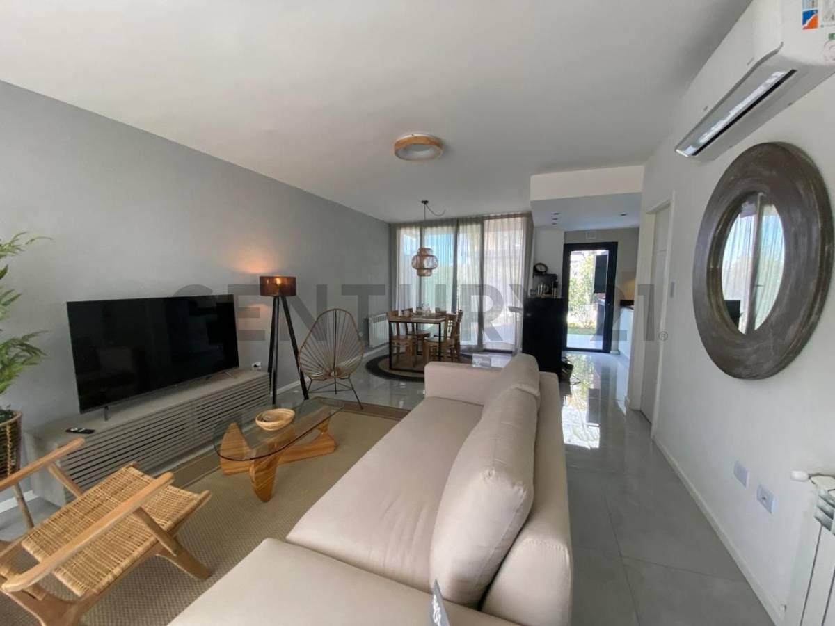 Casa - Triplex 3 Dormitorios en Sunny, Tigre — foto 1