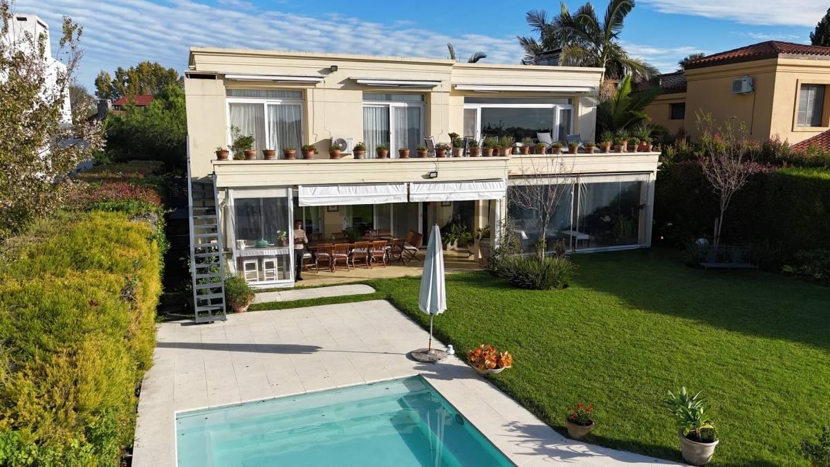 Casa con 6 dormitorios en Venta con Lote a la Laguna Central Barrio Santa Bárbara — foto 1