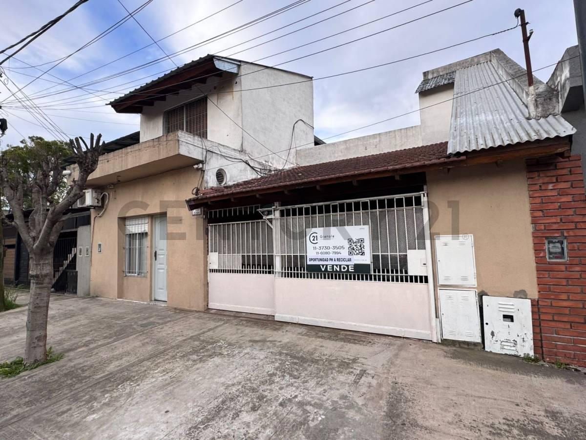 Casa con dos departamentos venta en bloque zona residencial — foto 1
