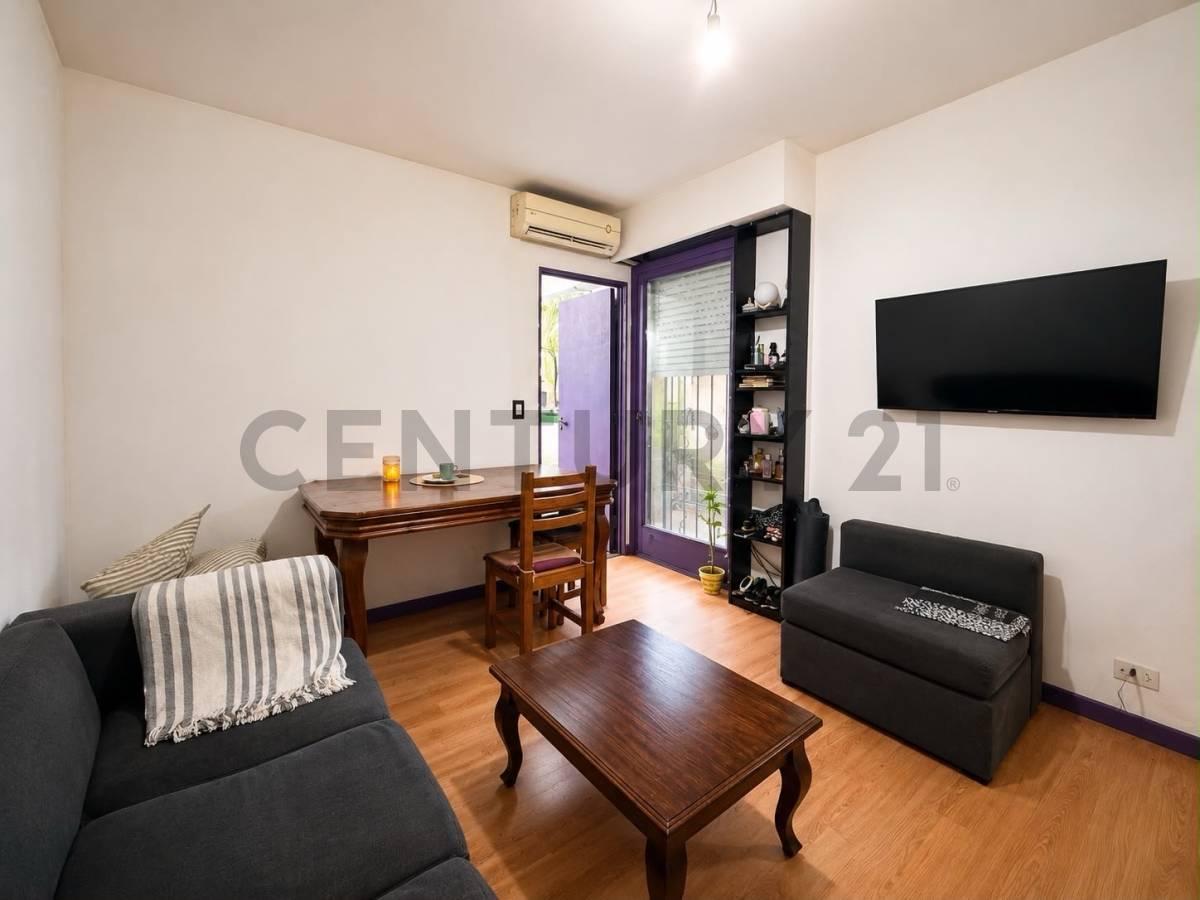 DEPARTAMENTO 2 AMBIENTES CON PATIO, EXCELENTE UBICACIÓN SOBRE AV. PERÓN. — foto 1