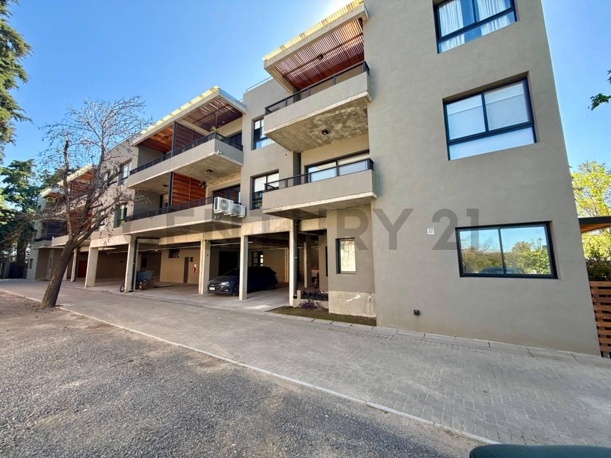 VENTA 3 AMB.CON DOBLE COCHERA Y BAULERA — foto 1