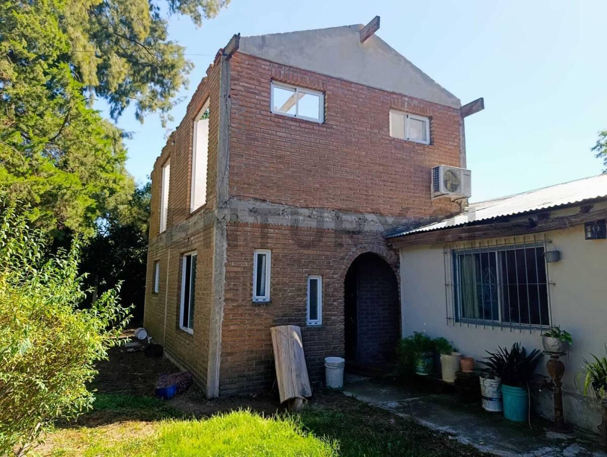 VENTA CASA LISTA PARA INGRESAR 4 AMB. OTRA a TERMINAR sobre LOTE DE 1080 M2- EN PARQUE SAKURA EX.DE LA CRUZ — foto 1