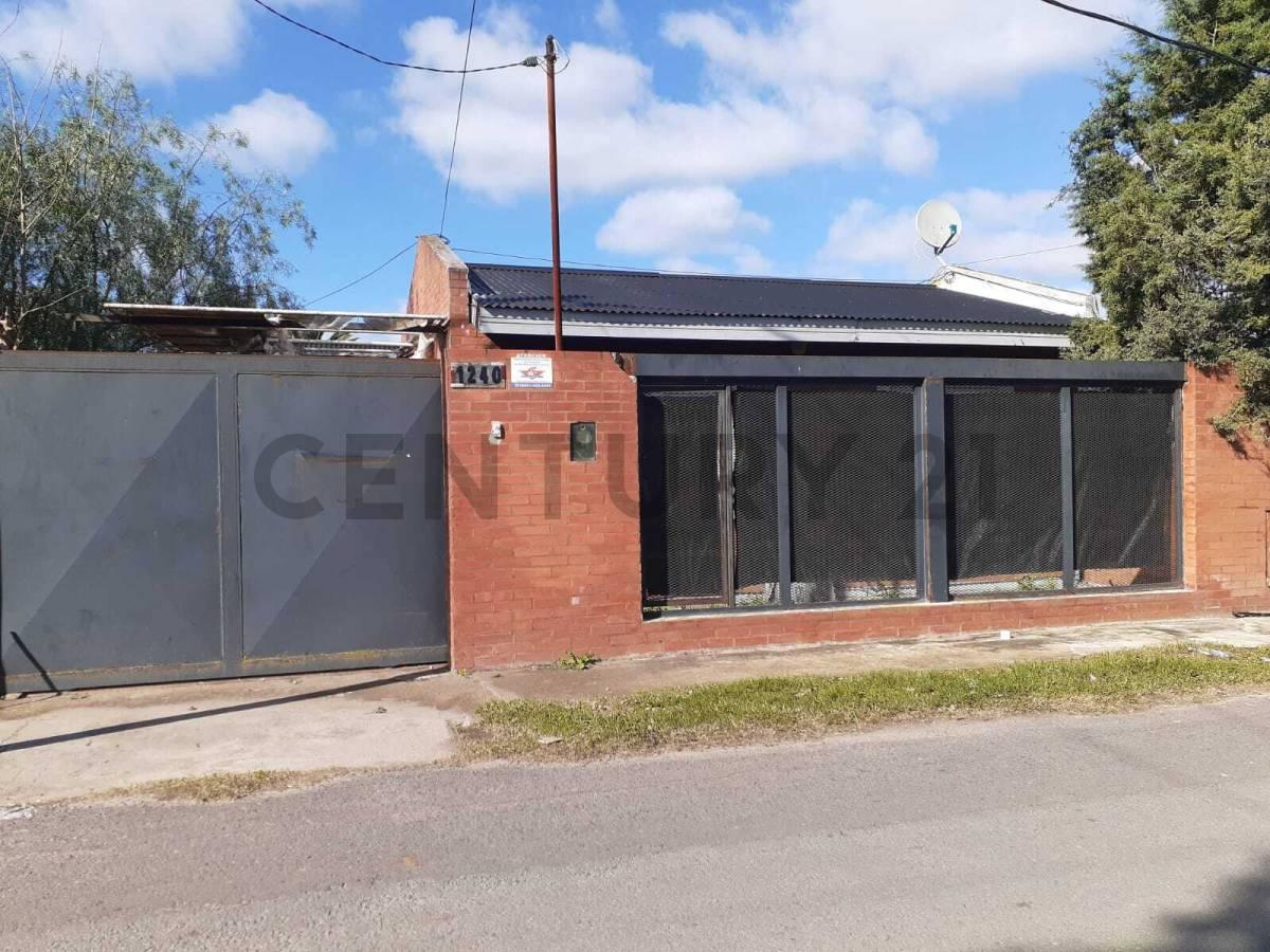 496 entre 6 y 7. Casa en venta de 2 dormitorios. Gonnet — foto 1