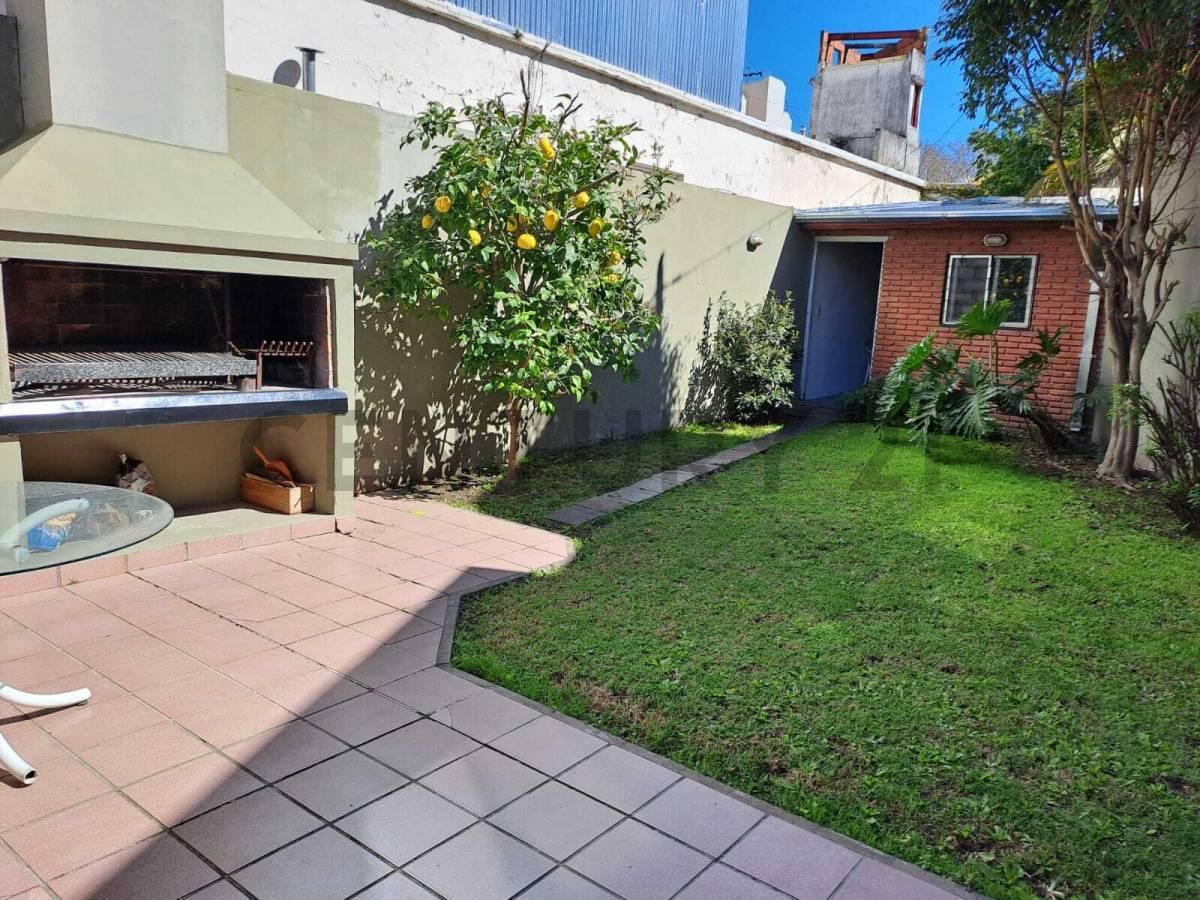 CASA 4 AMBIENTES CON JARDÍN, PATIO, PARRILLA Y TERRAZA – EXCELENTE ESTADO – VILLA DEL PARQUE — foto 1