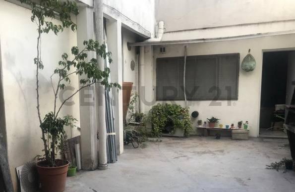 VENTA PH 4 AMBIENTES P.B.C/ PATIO Y PARRILLA A RECICLAR VILLA G. MITRE-PATERNAL — foto 1