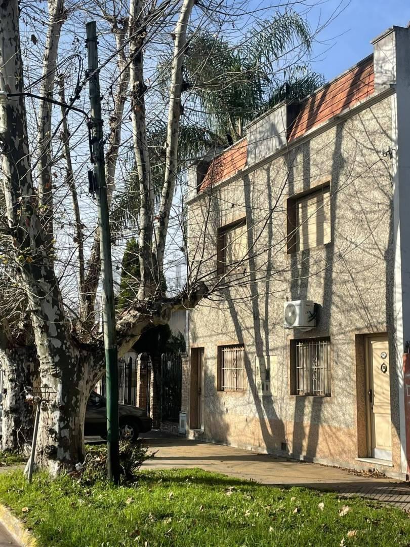 VENTA PH 3 AMBIENTES CON PATIO EN BANFIELD REFACCIONADO A NUEVO APTO CREDITO COCHERA OPCIONAL — foto 1