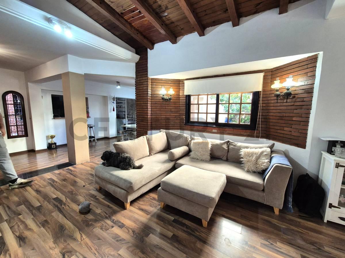 VENTA CASA 5 AMBIENTES REFACCIONADA EN LOTE PROPIO CON QUINCHO, PILETA Y SUITES - VILLA PUEYRREDON — foto 1