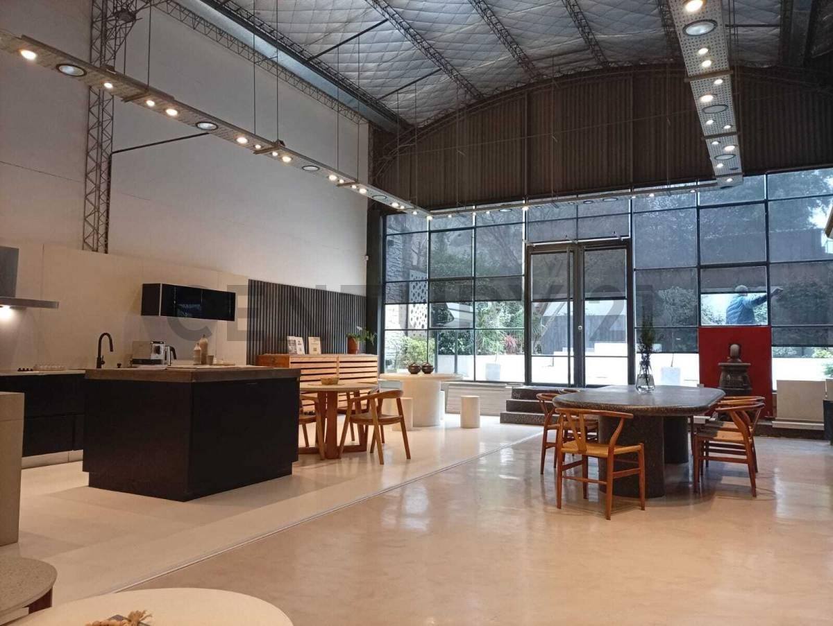 VENTA DE OFICINAS CON GRAN LOCAL COMERCIAL EN VILLA URQUIZA — foto 1