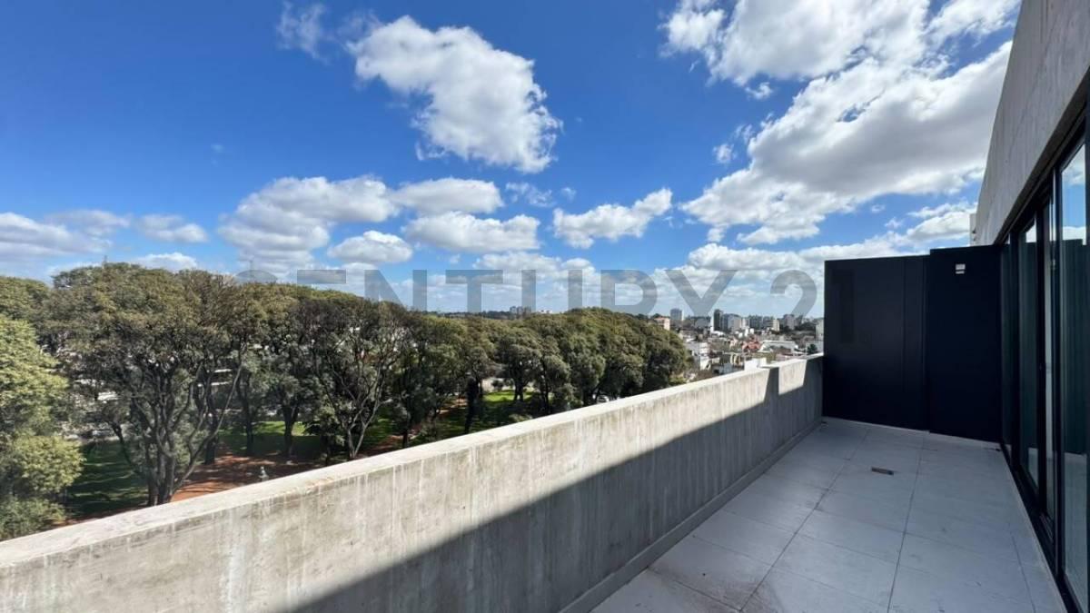 Venta 2 ambientes frente al parque con gran terraza privada, parrilla y vista abierta - Saavedra, A — foto 1