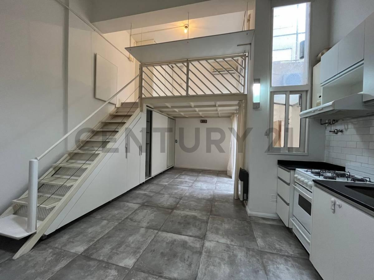 ALQUILER MONOAMBIENTE C/ENTREPISO - PATIO - VILLA URQUIZA — foto 1