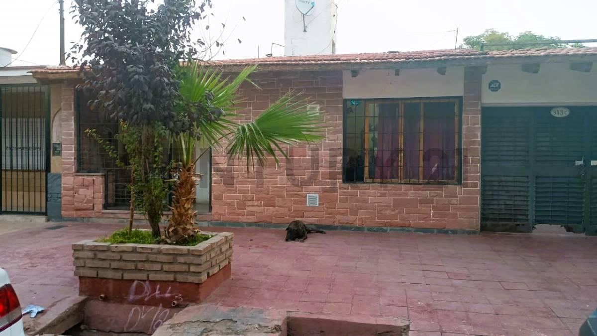 Century21 vende casa a precio de terreno, 3 dormitorios, 1 baño, living, cocina y patio. — foto 1