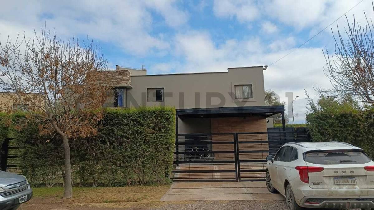 CASA EN BARRIO PRIVADO LA CAPILLA — foto 1
