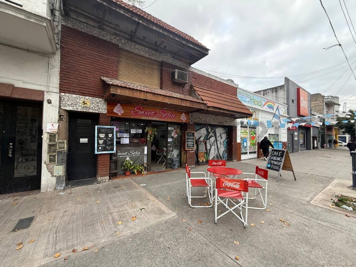 OPORTUNIDAD de inversión con locales comerciales y vivienda en Parque Avellaneda — foto 1