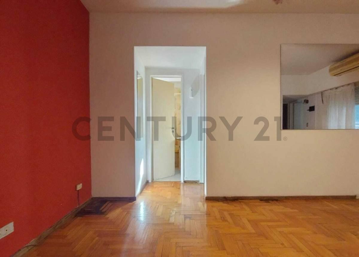EXCELENTE 2 AMBIENTES EN VENTA MUY LUMINOSO Y FUNCIONAL — foto 1