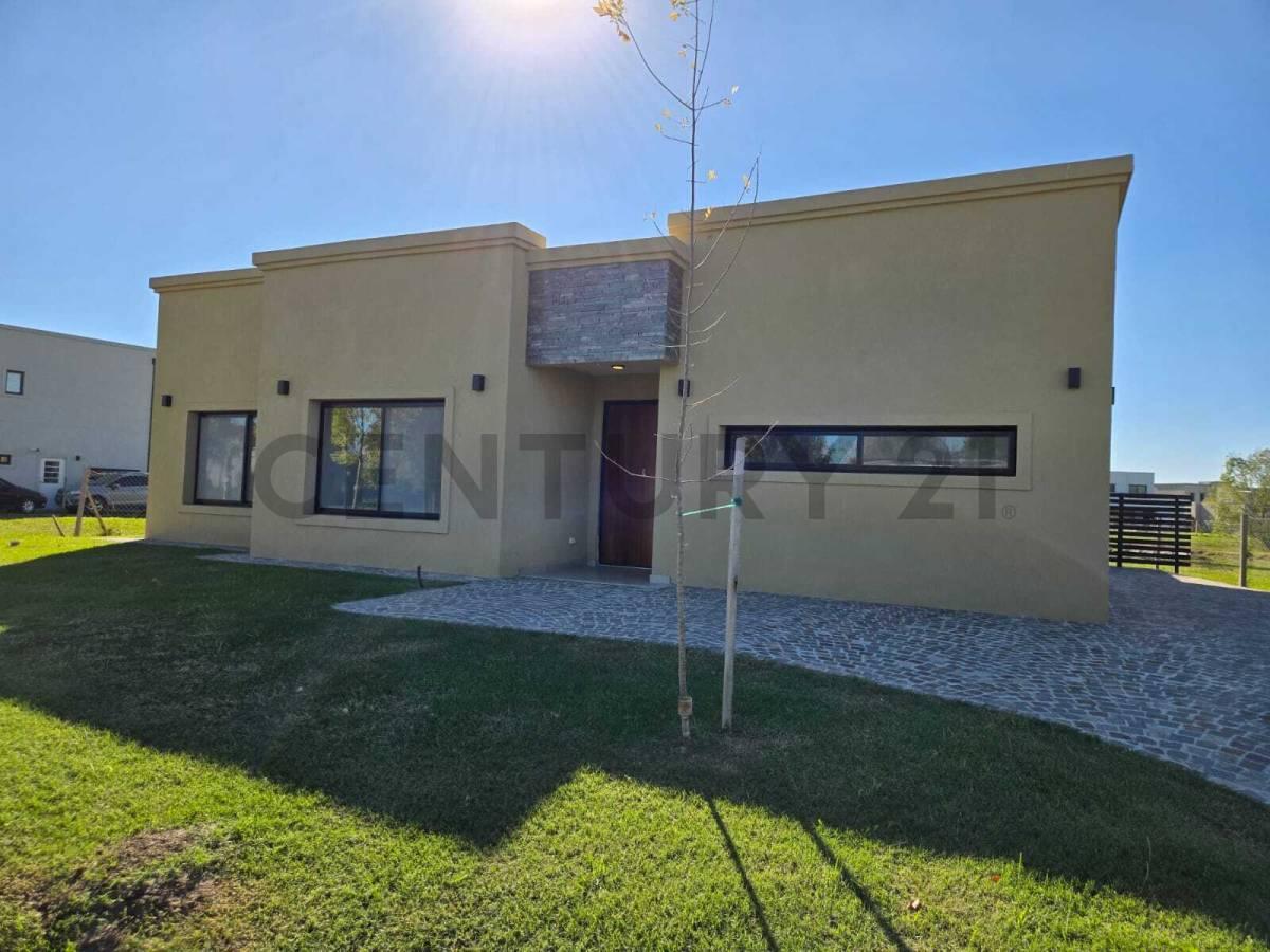 Casa de Primerísima calidad ubicada en Barrio Santa Lucia, Pilar del Este, para Entendidos! — foto 1