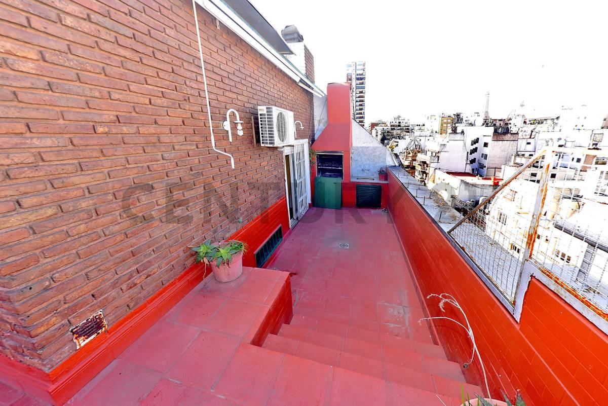 EXCEPCIONAL DÚPLEX EN RECOLETA CON TERRAZA - DOS COCHERAS- SEGURIDAD 24 HS — foto 1