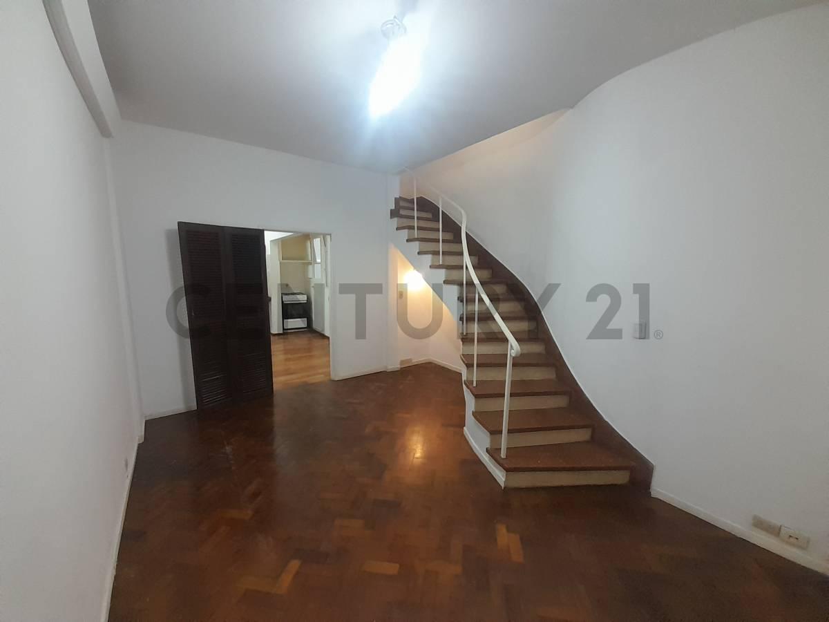 VENTA 3 AMBIENTES TIPO DÚPLEX CON PATIO Y BALCON– VENTA CON RENTA — foto 1