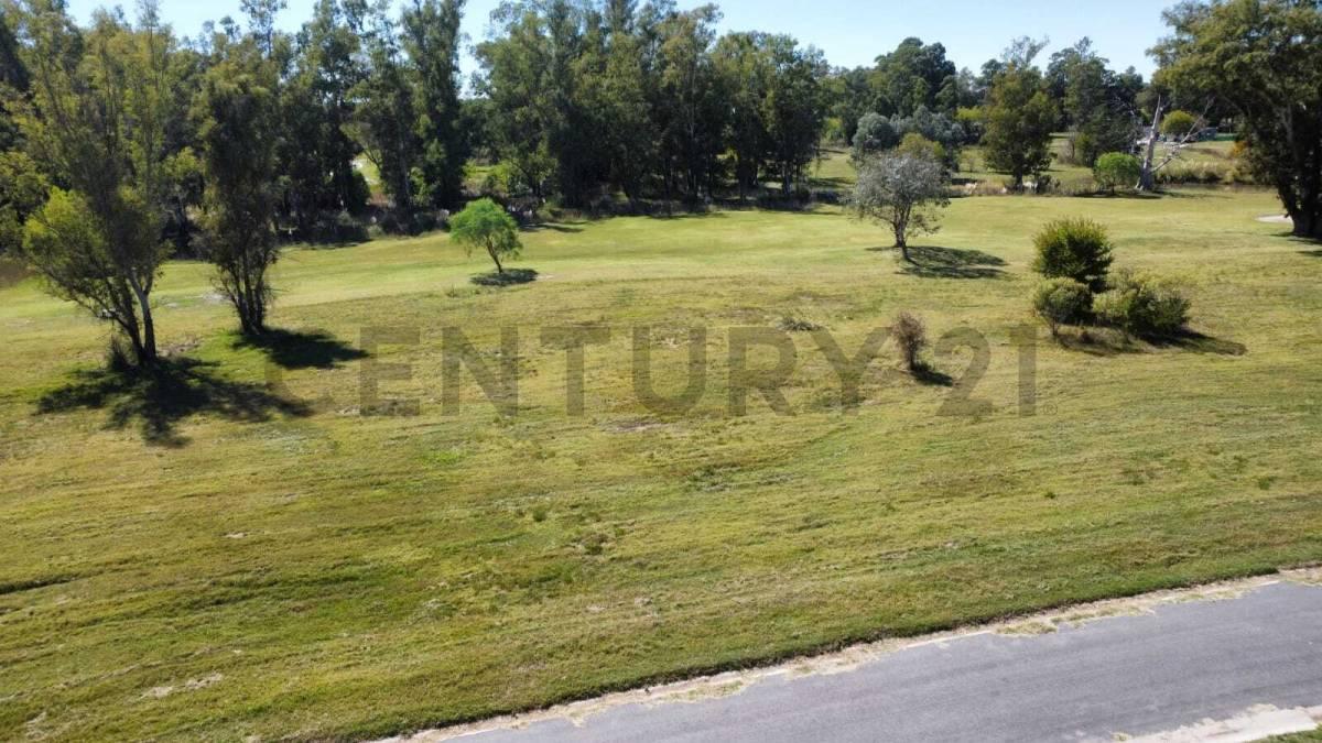 VENTA / Pinares Lote Central al Golf con Laguna/ Excelente Ubicación. Superficie 1642m2/ A 2300 mt — foto 1