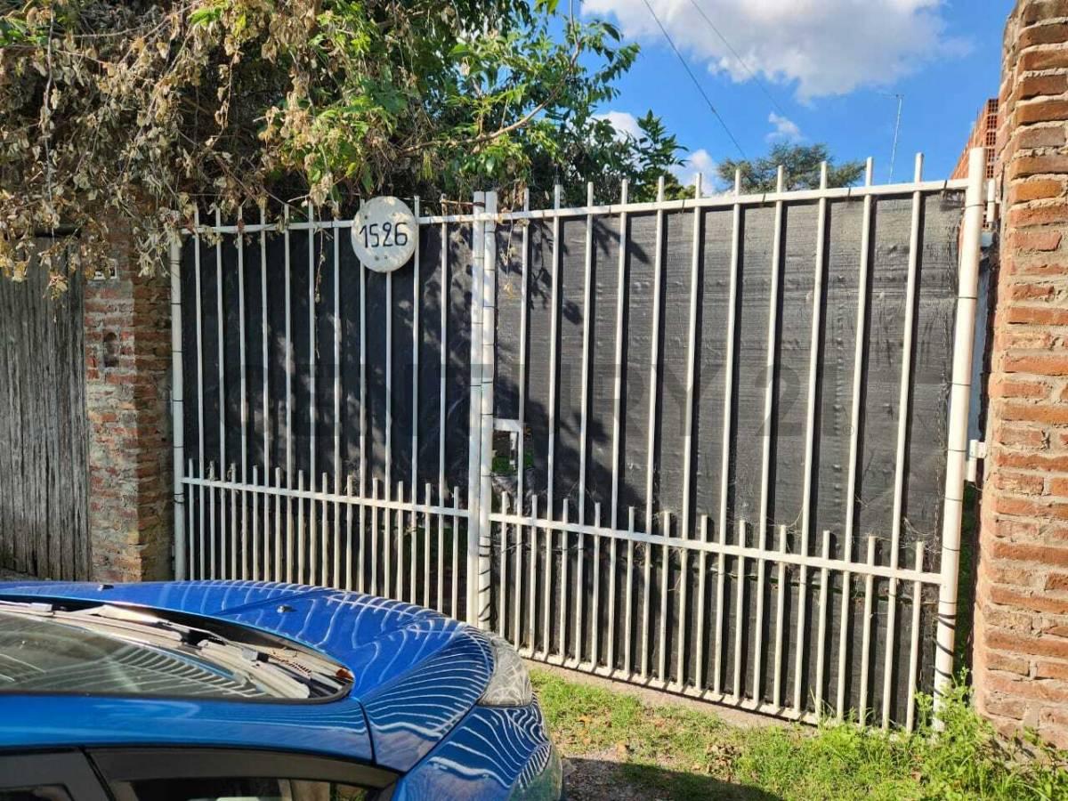 Casa de 2 dormitorios en venta en Los Hornos — foto 1
